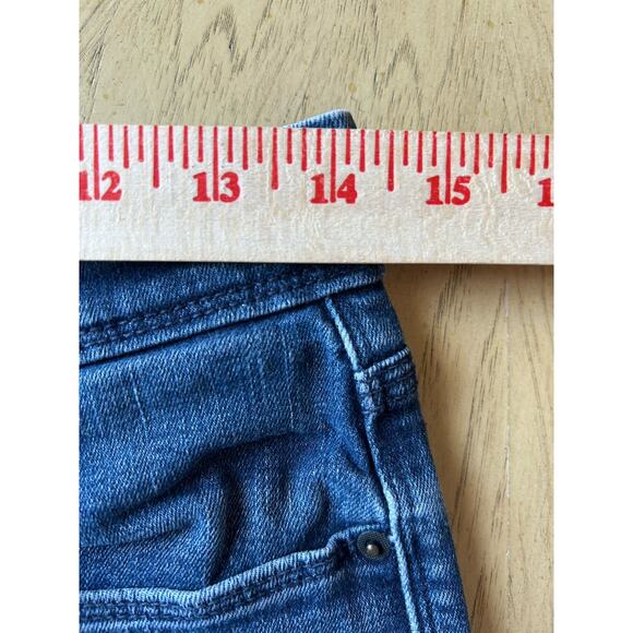 Y2K Levis Woman's Shorts Size 4 Med Wash Mid Rise Stretch Moms Thrashed Distress - Picture 4 of 8